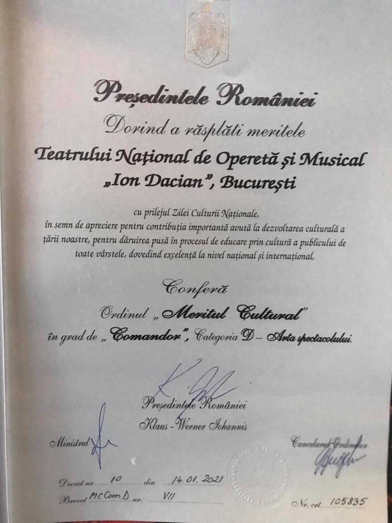 Teatrul Național de Operetă, decorat de Președintele României
