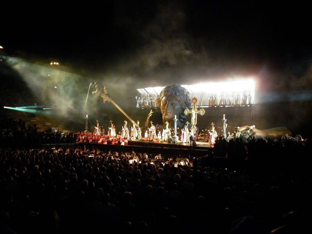 Va e vedi Tosca a Verona!