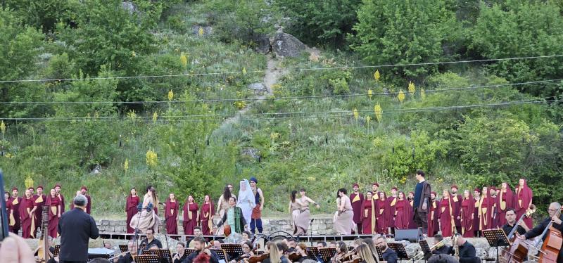 Artiștii Operei Iași au fost ovaționați de mii de spectatori la Festivalul DescOperă