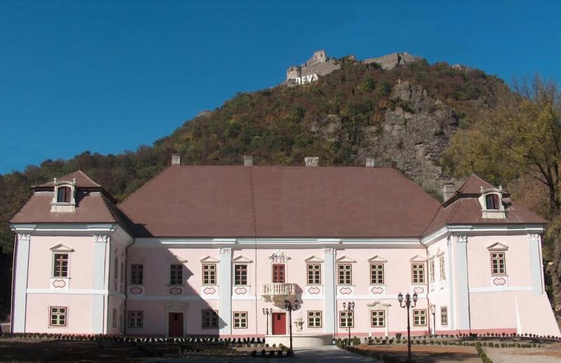 Seara de vis in curtea Muzeului din Deva
